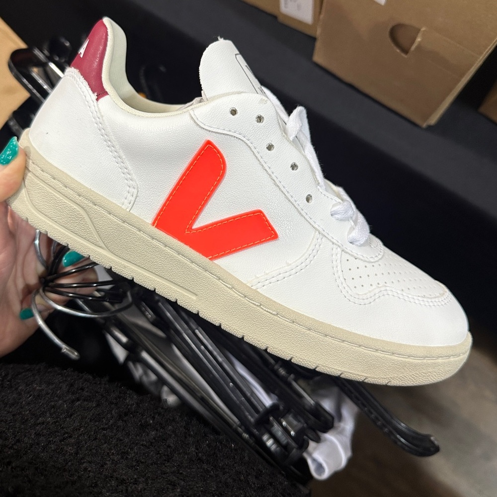VEJA WOMAN SHOES